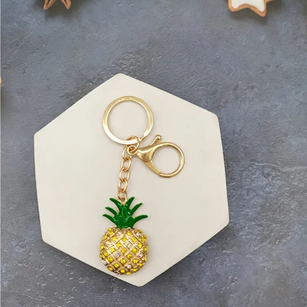 Rhinestone Pineapple 🍍 Shape Keychain